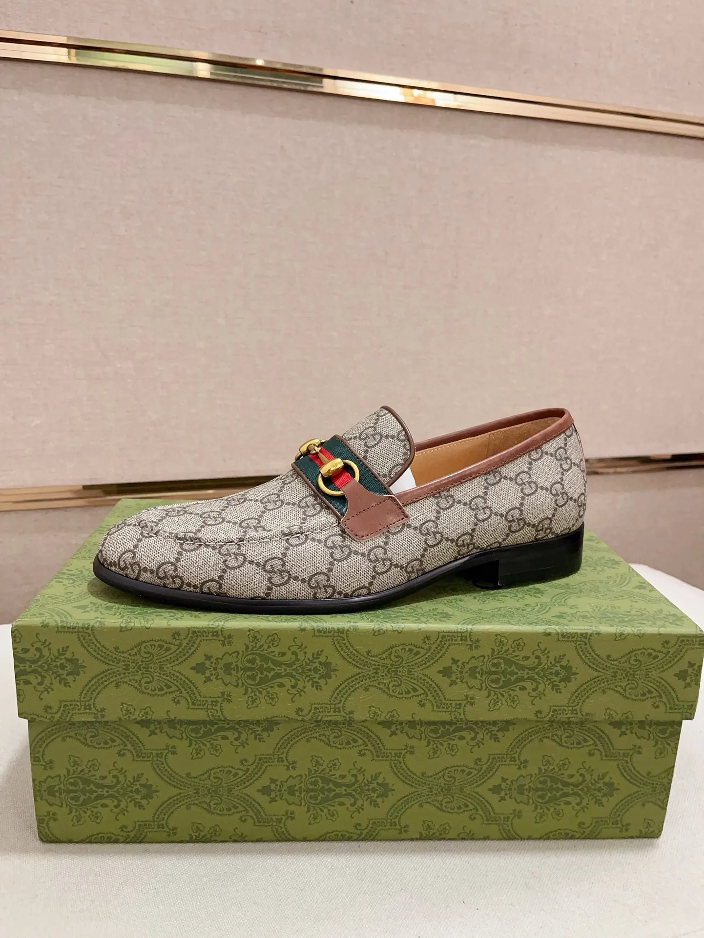 Men's shoes 💰: 520💰 (GUCCI) New product series ss hot new products 💢 💠 Casual suit shoes 👞, top imported materials Upper hardware buckles and shoe side logos, insoles and soles with brand logos 💠 💎 Upper: imported PVC material 100% 💎 Lining: cowhide/100% 💎Feet: cowhide/100% 💎Sole: rubber/100% 💎SIZE: 38 39 40 41 42 43 44 Can be customized 45